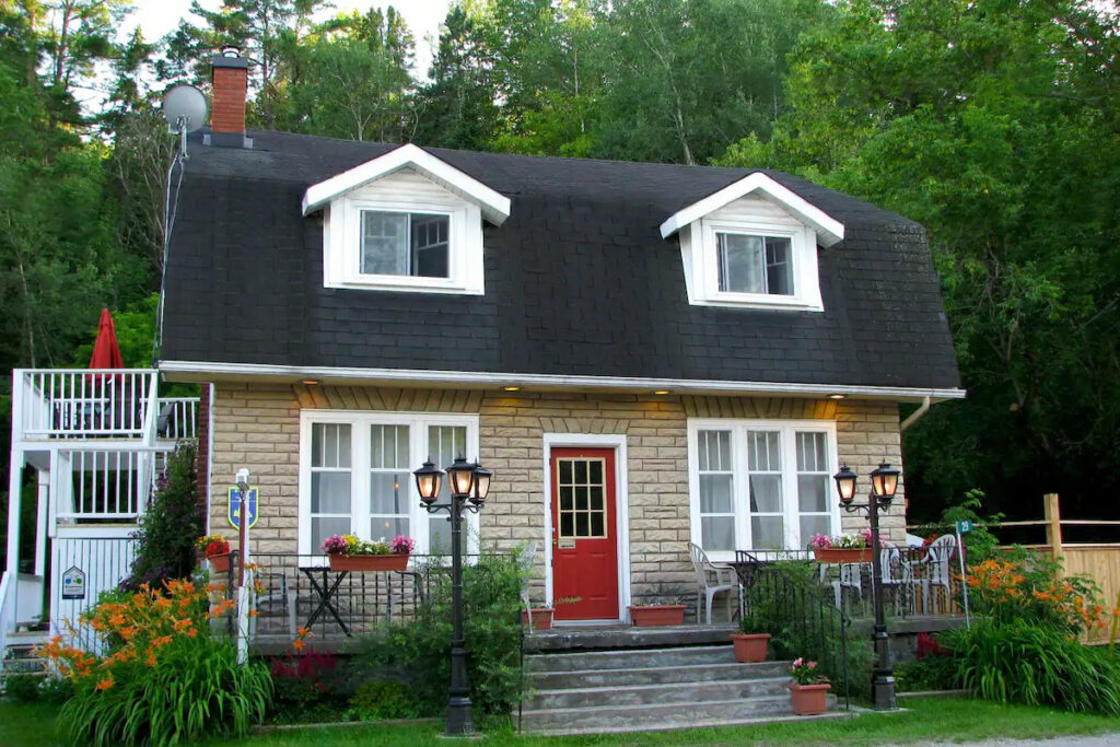 Front of Auberge de Mon Petit Chum