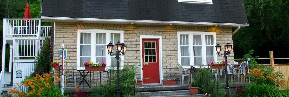Front View of Auberge de Mon Petit Chum